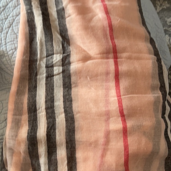 Lightweight scarf wrap peach black white red - Picture 3 of 3